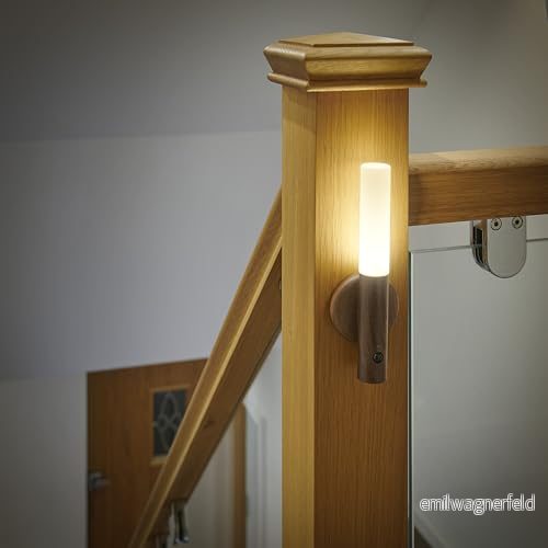Auraglow Smart vägglampa med LED sensor: Bärbar och uppladdningsbar nattlampa för inomhusanvändning, magnetisk bas (valnötsträ, 4 pack) 5060914465369