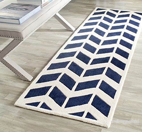 Safavieh modern handtuftad löparmatta, Chatham kollektion, CHT746, i mörkblått/elfenben, 69 x 213 cm för vardagsrum, sovrum eller valfritt inomhusutrymme 683726665595